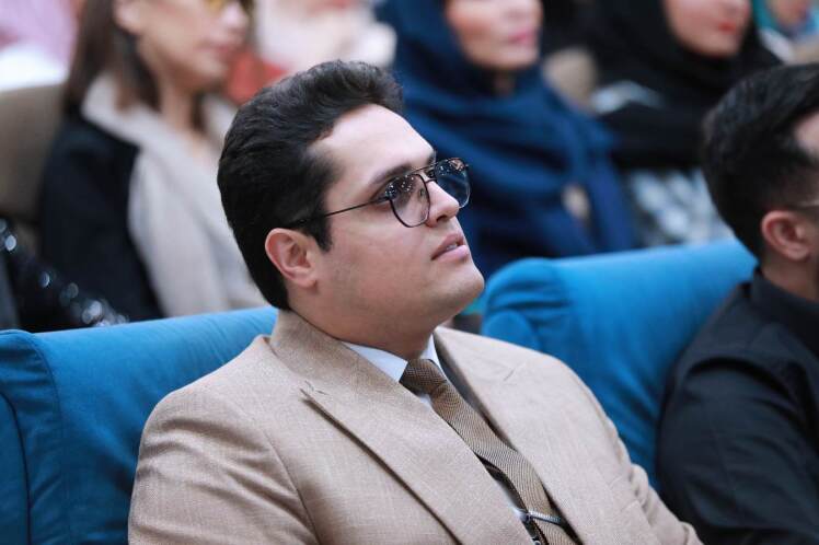 من یک سیستم‌سازم